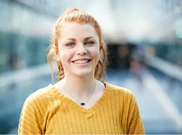 estudiante sonriente